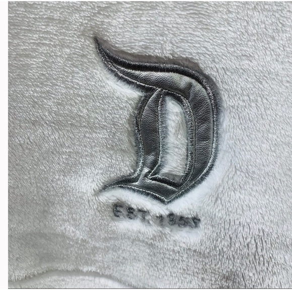 Disneyland Fleece Spirit Jersey for Adults - Picture 7 of 10